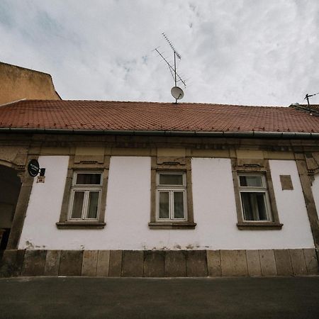 Plitzner Belvarosi Apartmanhaz Eger Bagian luar foto