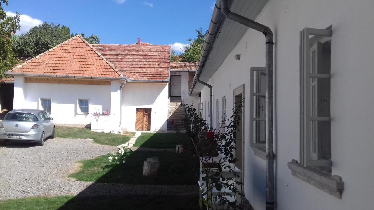 Plitzner Belvarosi Apartmanhaz Eger Bagian luar foto