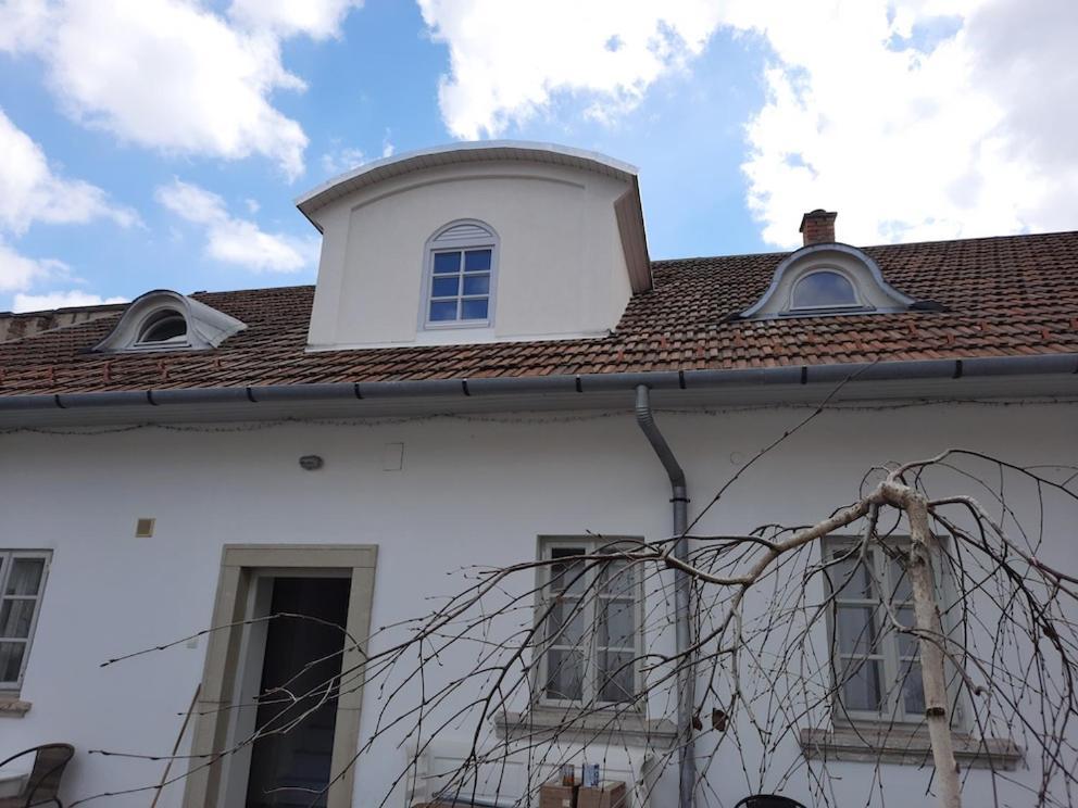 Plitzner Belvarosi Apartmanhaz Eger Bagian luar foto