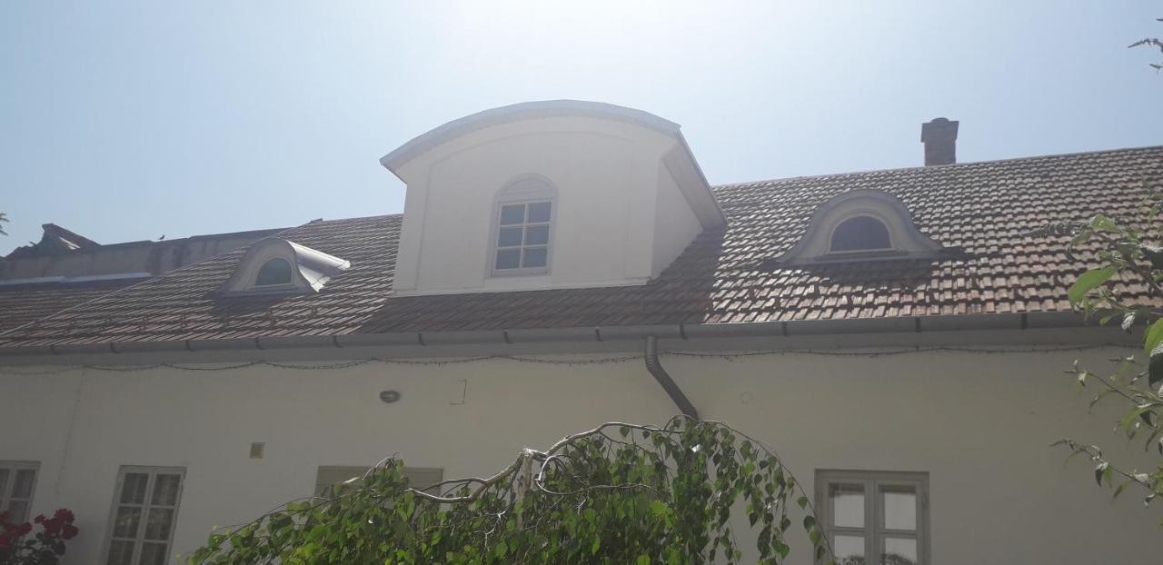 Plitzner Belvarosi Apartmanhaz Eger Bagian luar foto