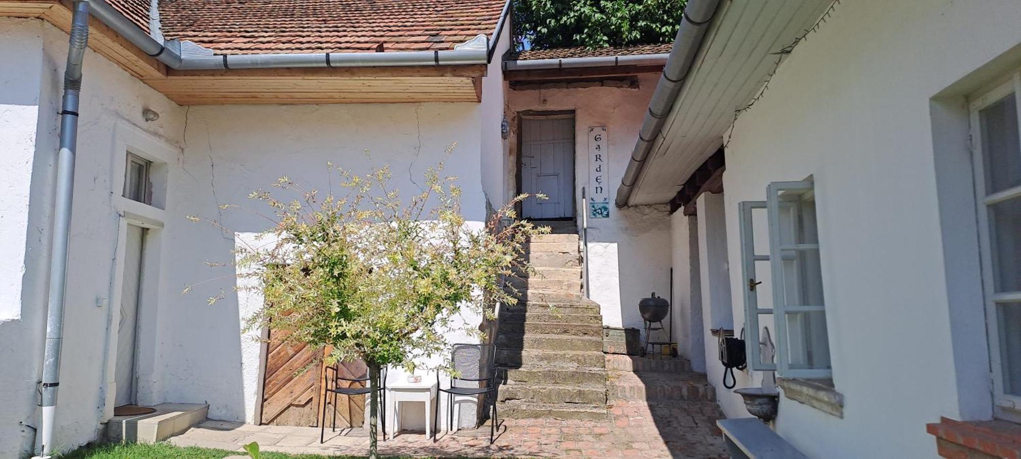 Plitzner Belvarosi Apartmanhaz Eger Bagian luar foto