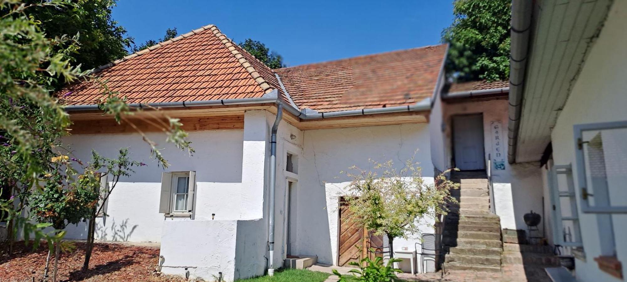 Plitzner Belvarosi Apartmanhaz Eger Bagian luar foto