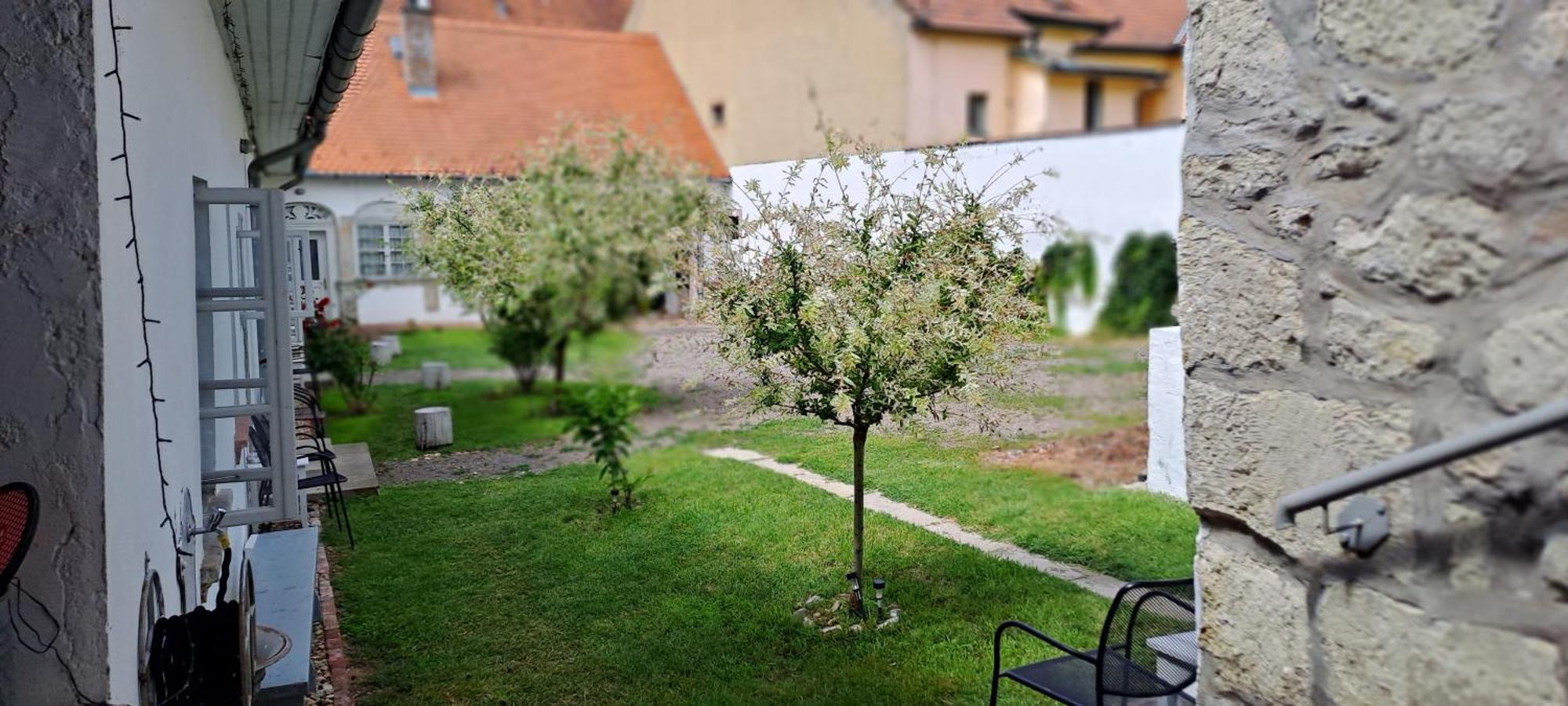 Plitzner Belvarosi Apartmanhaz Eger Bagian luar foto