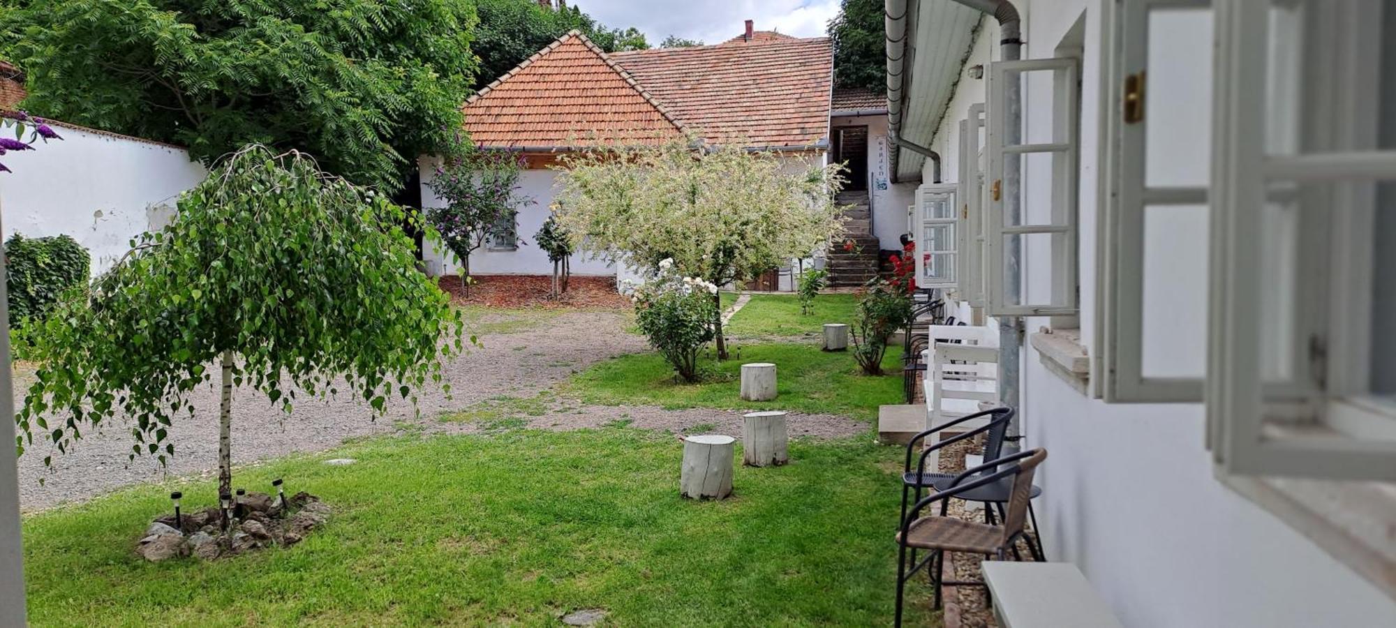 Plitzner Belvarosi Apartmanhaz Eger Bagian luar foto