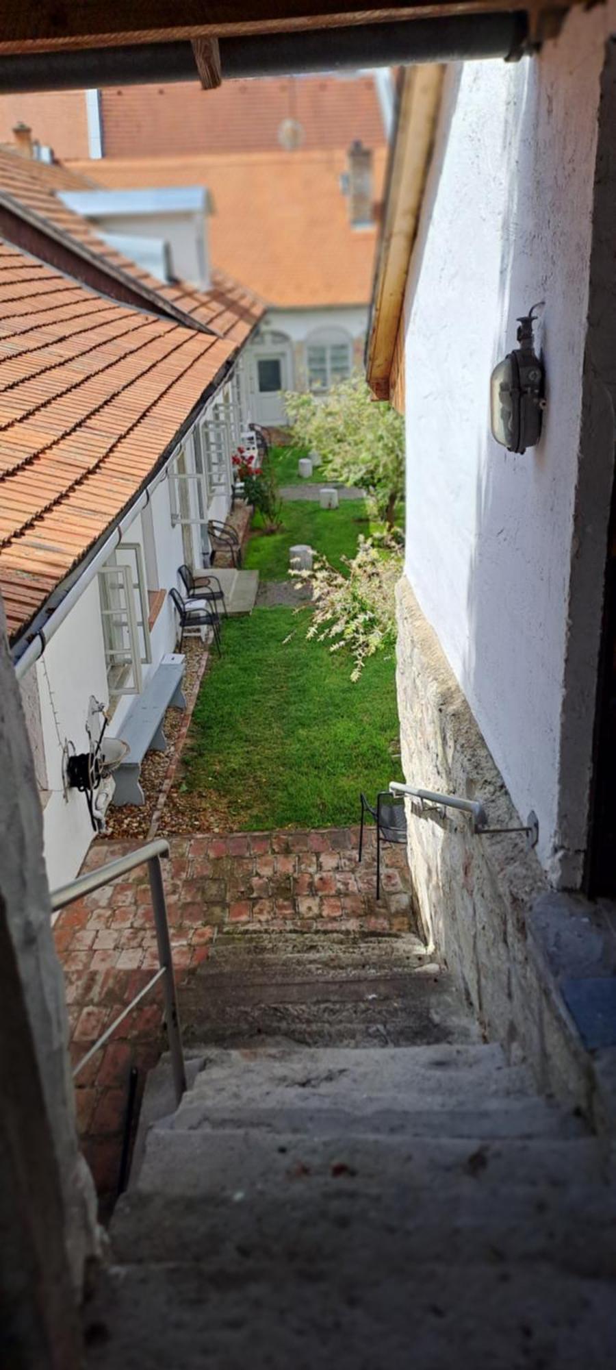 Plitzner Belvarosi Apartmanhaz Eger Bagian luar foto