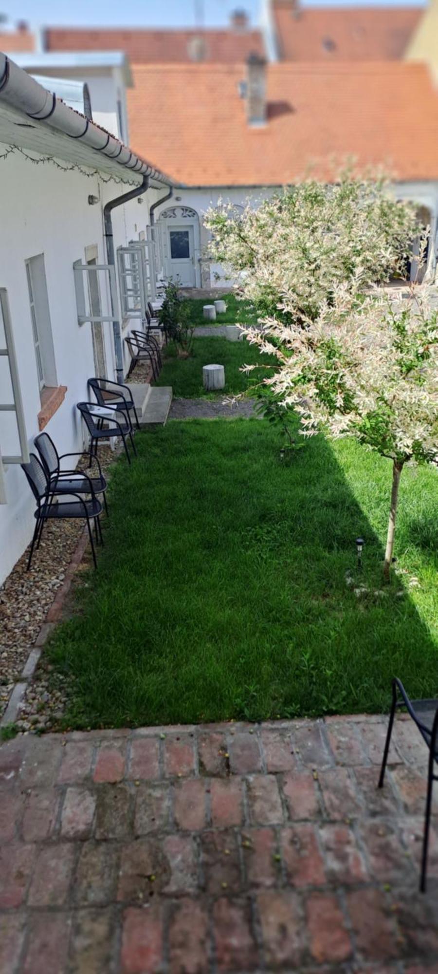Plitzner Belvarosi Apartmanhaz Eger Bagian luar foto
