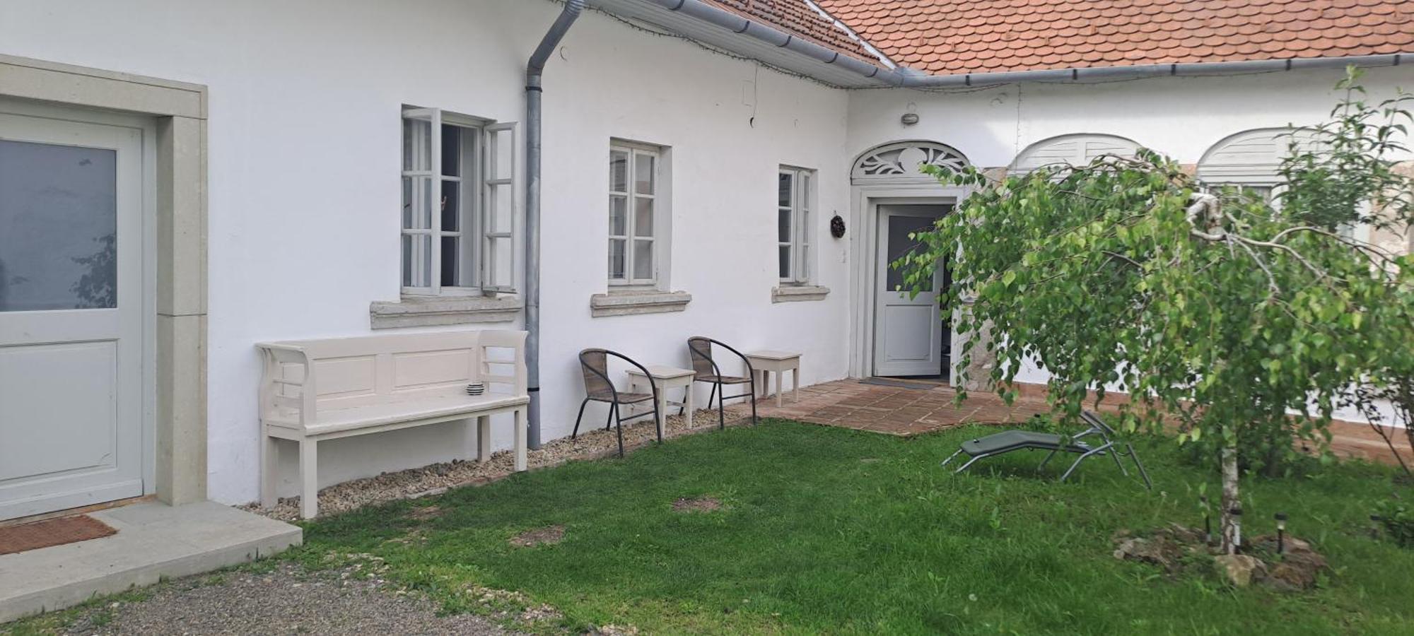 Plitzner Belvarosi Apartmanhaz Eger Bagian luar foto