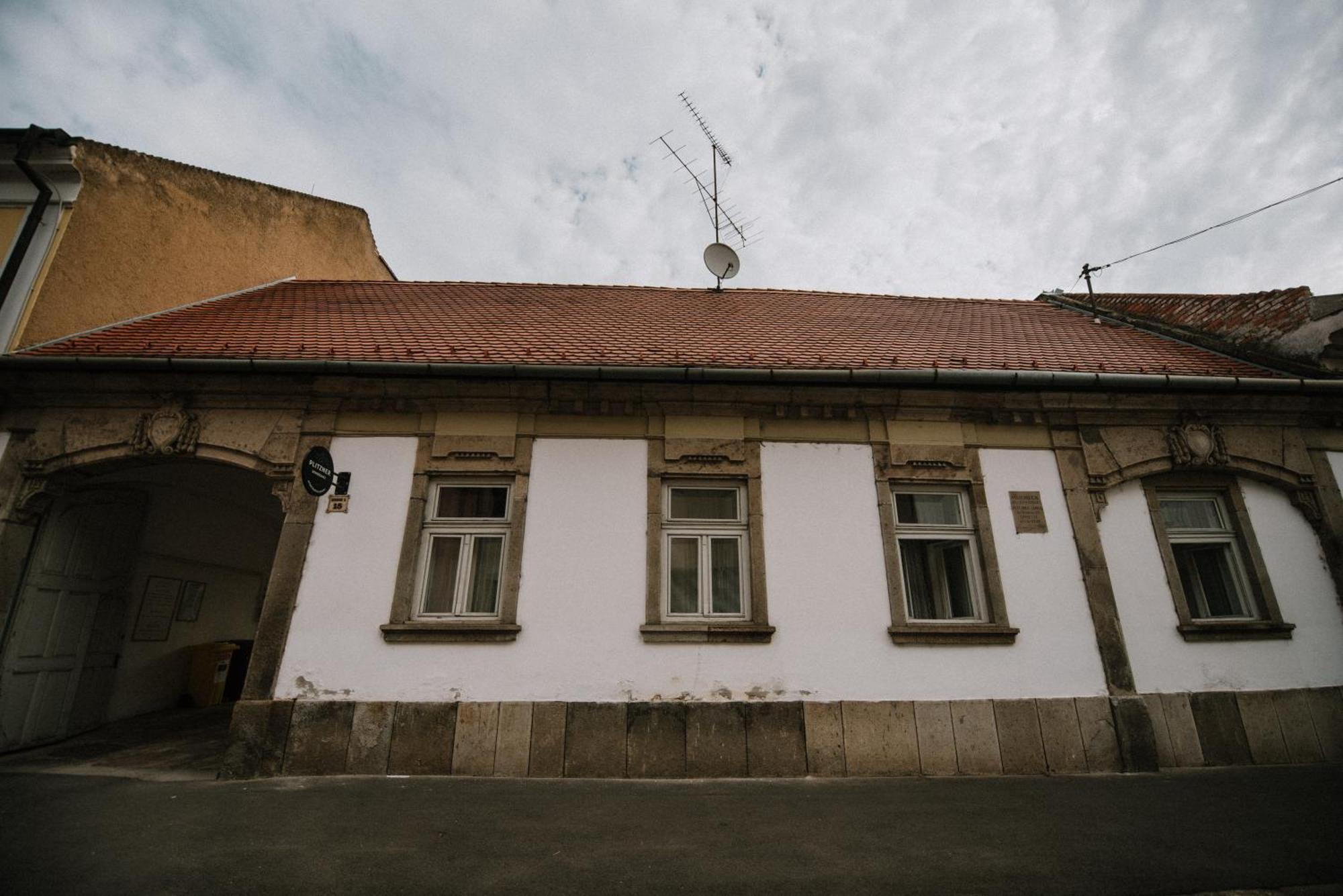 Plitzner Belvarosi Apartmanhaz Eger Bagian luar foto