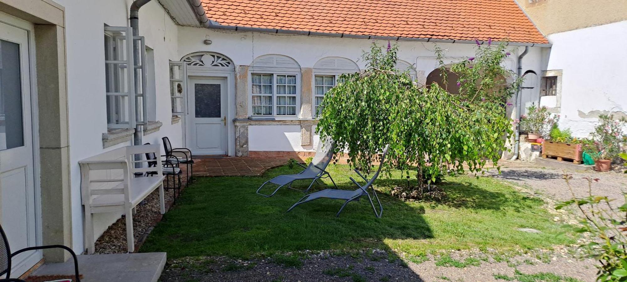 Plitzner Belvarosi Apartmanhaz Eger Bagian luar foto