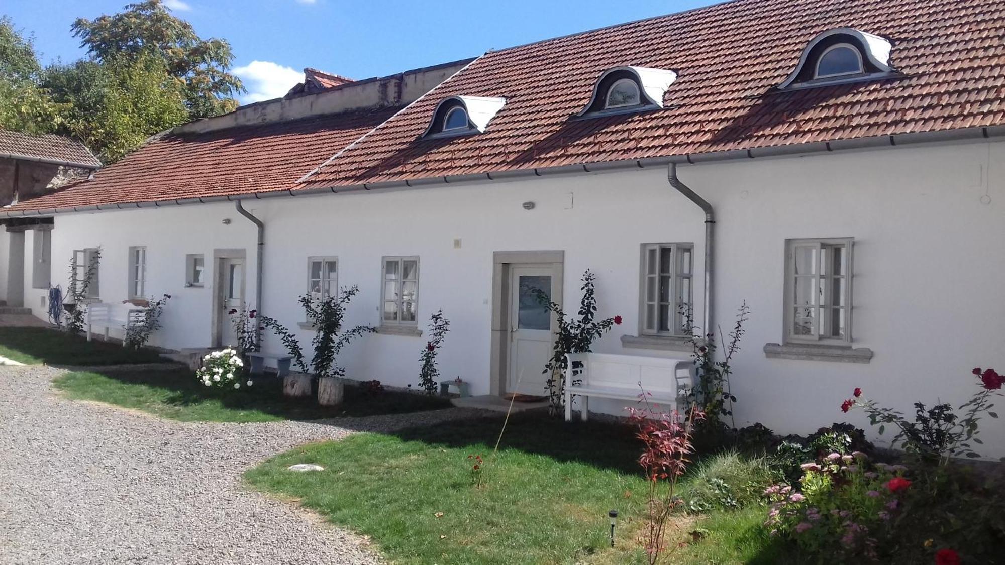 Plitzner Belvarosi Apartmanhaz Eger Bagian luar foto