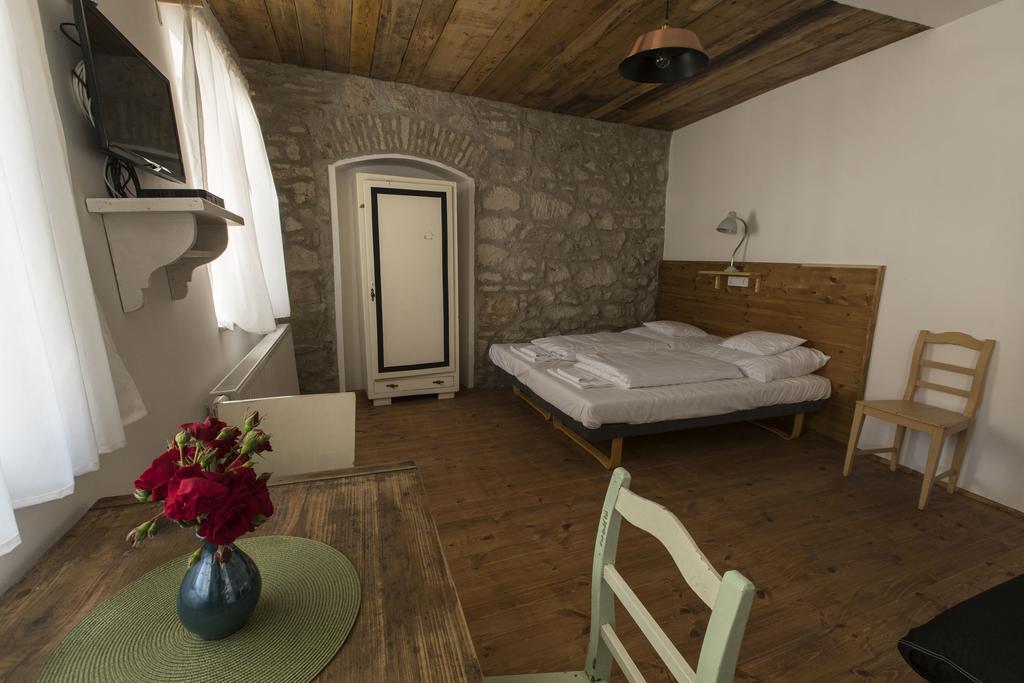 Plitzner Belvarosi Apartmanhaz Eger Bagian luar foto