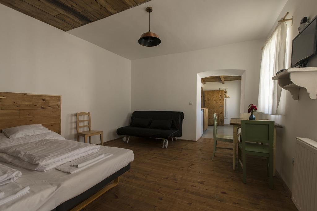 Plitzner Belvarosi Apartmanhaz Eger Bagian luar foto