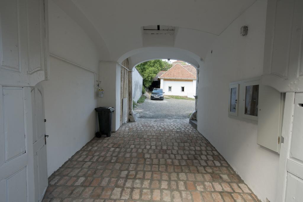 Plitzner Belvarosi Apartmanhaz Eger Bagian luar foto