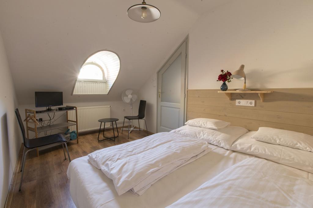 Plitzner Belvarosi Apartmanhaz Eger Bagian luar foto