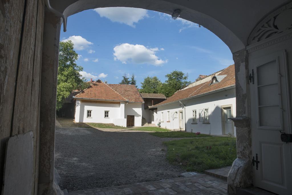 Plitzner Belvarosi Apartmanhaz Eger Bagian luar foto