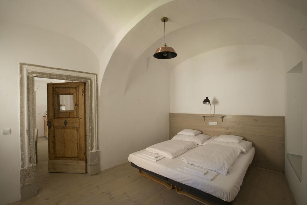 Plitzner Belvarosi Apartmanhaz Eger Bagian luar foto
