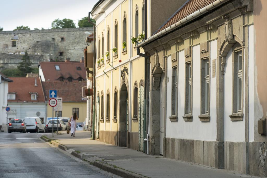 Plitzner Belvarosi Apartmanhaz Eger Bagian luar foto